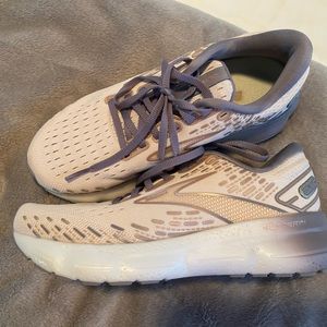 Like new Brooks Glycerin 20 size 6